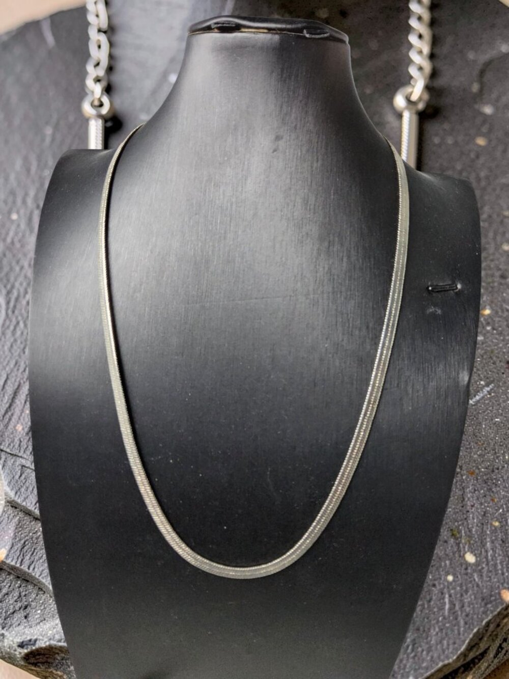 Vintage Silver Tone Metal Herringbone Lobster Claw Closure Necklace